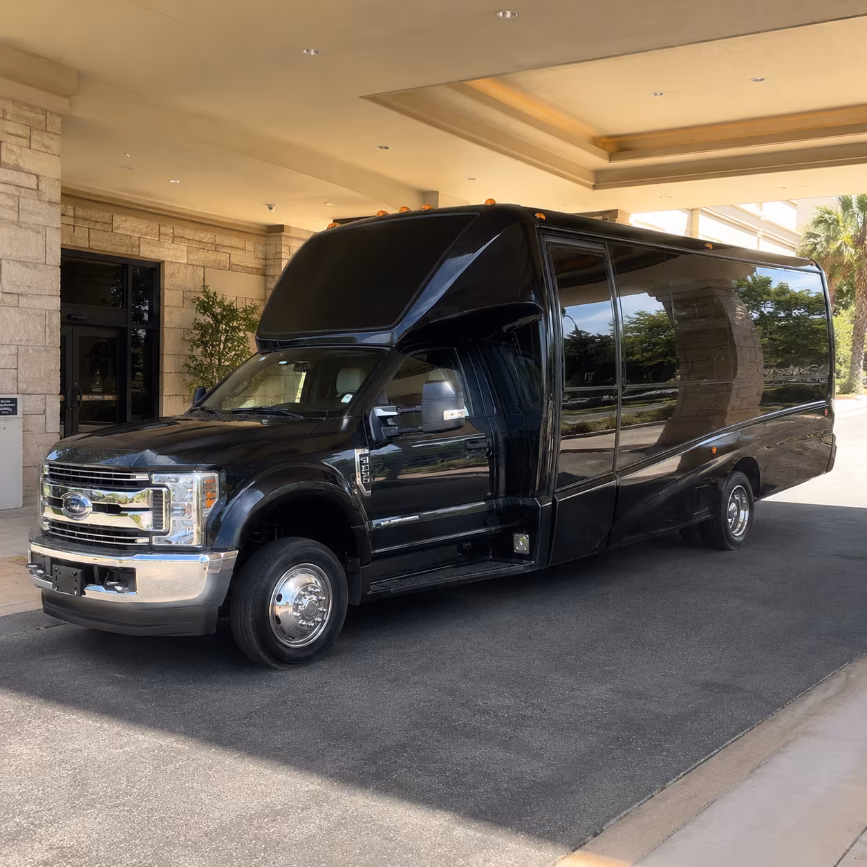 Charlotte Winery Tour & Pub Crawl Transportation
